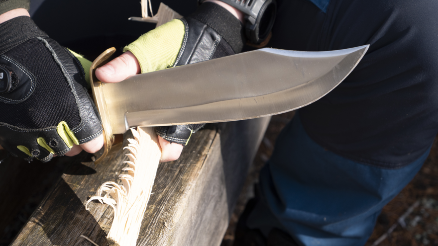 Förberedande av tändpinne med hjälp av kniv