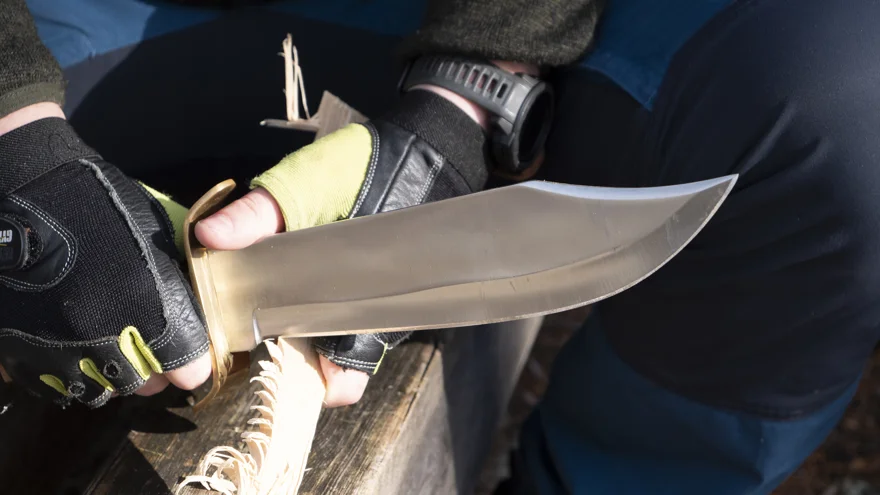Förberedande av tändpinne med hjälp av kniv