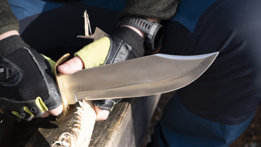 Förberedande av tändpinne med hjälp av kniv