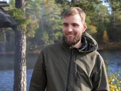 Bild på en av deltagarna på Allmän kurs Friluftsliv ute i naturen.