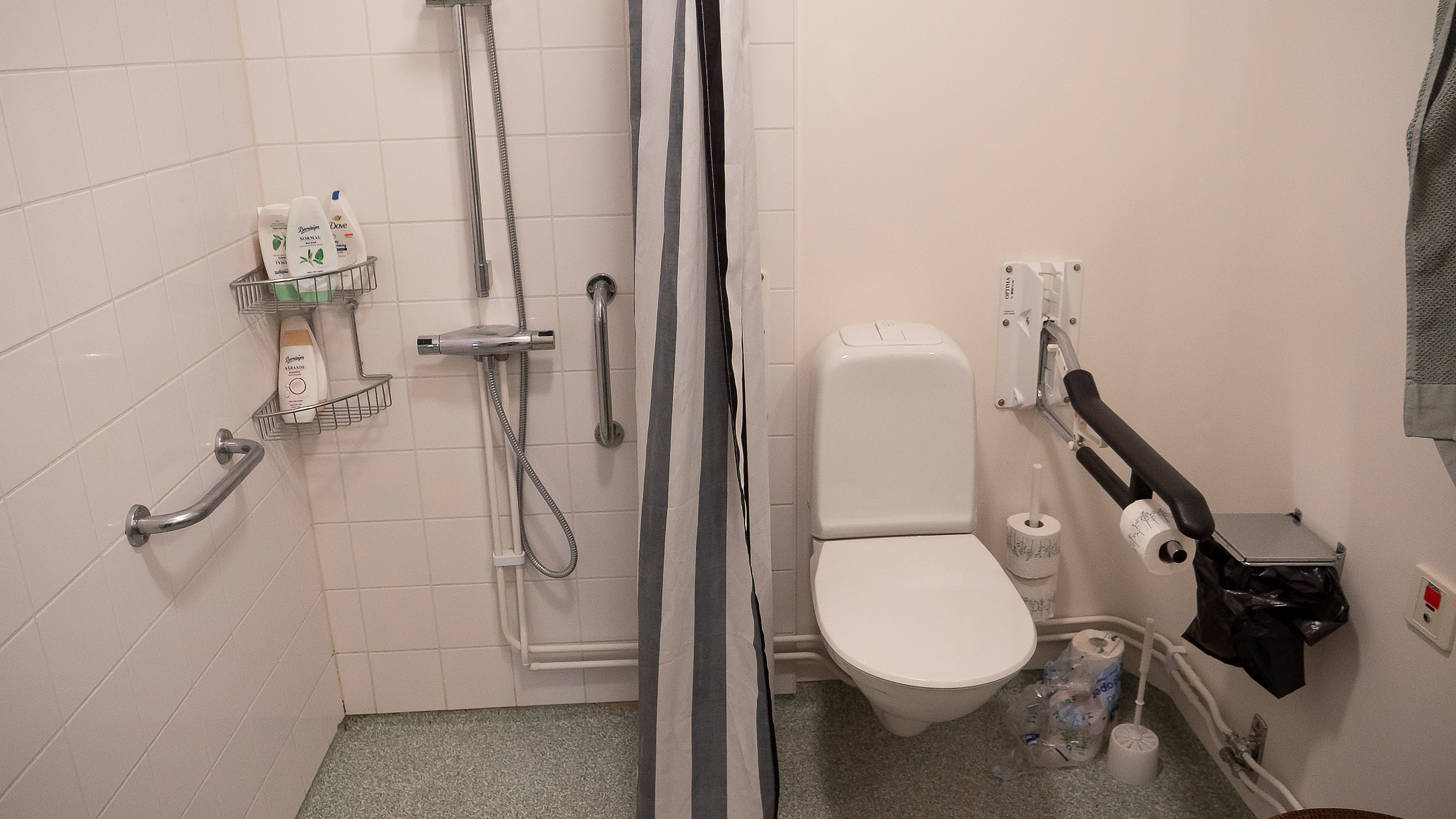 Dusch och toalettstol, stort enkelrum, Nybo internat.